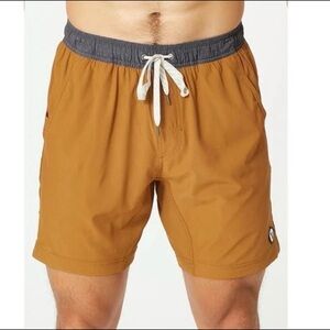 Vuori Kore Shorts Mens Medium 31 In Elastic Waist Lined Pockets Turmeric Logo